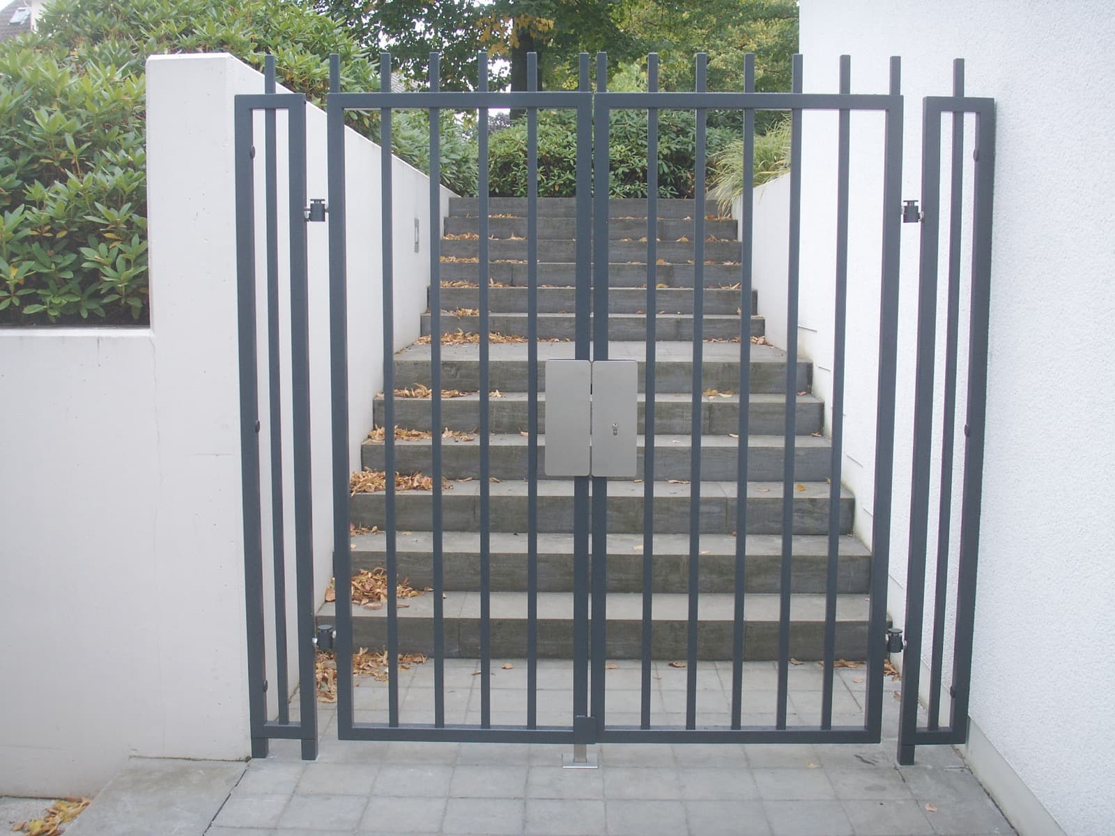 Doppelflügeltor in Stahl