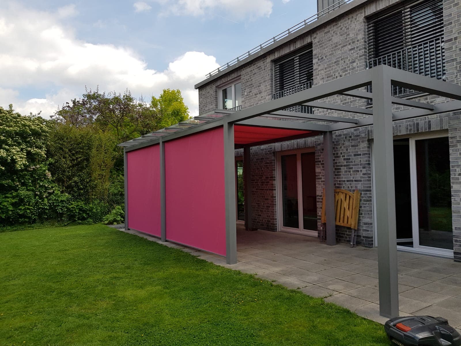 Stahl-Pergola mit Terrassenüberdachung