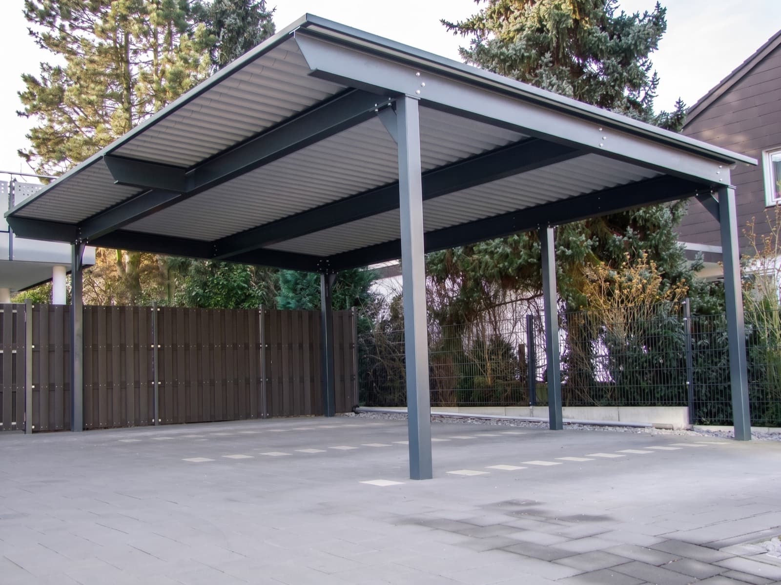 Carport und Balkongeländer in Stahl