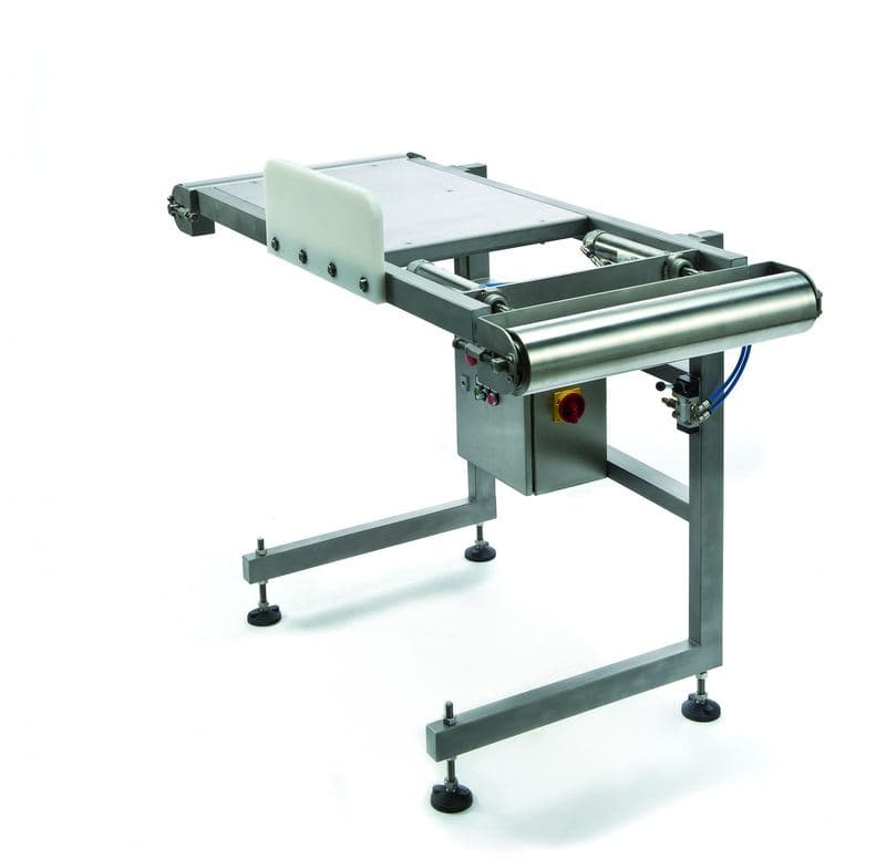 Industrielle Edelstahlanlage mit Rahmen und Armaturen