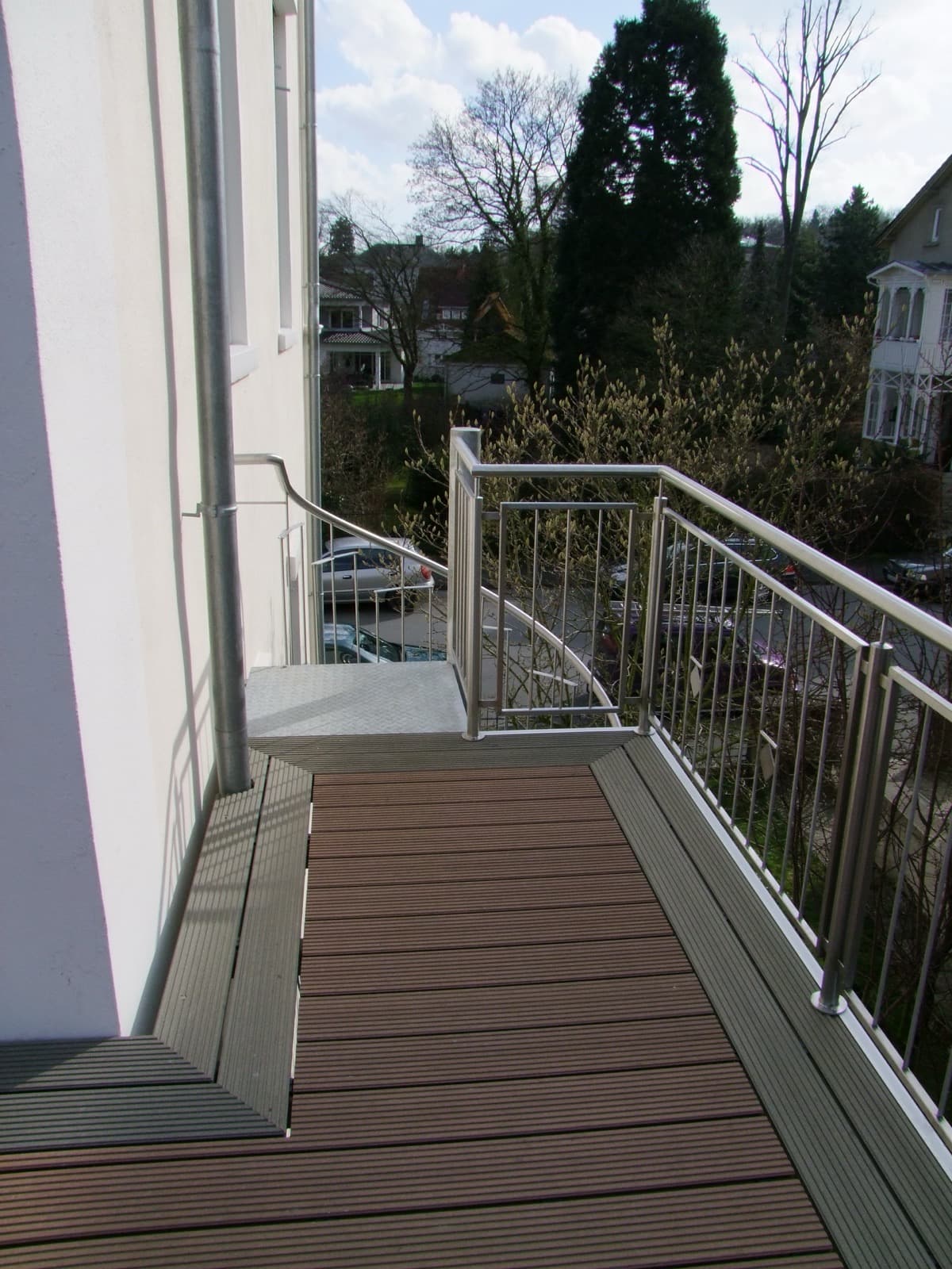 Balkon mit Edelstahl-Stabgeländer – Detail 2