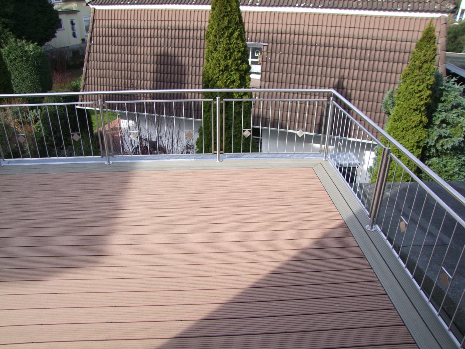 Balkon mit Edelstahl-Stabgeländer – Detail 4