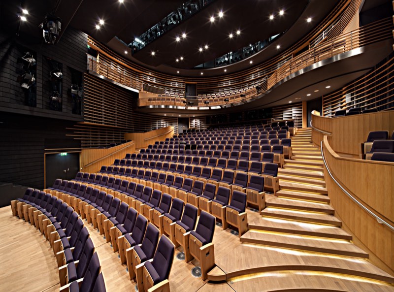 Kammerspiel-Theater – Stahlbau und Geländer im Innenausbau