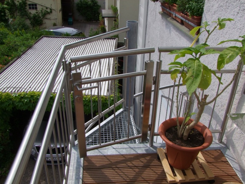 Übersicht Hausgiebel mit Spindeltreppe